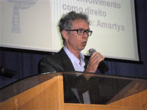 O professor da USP, Ricardo Abromovay, participou da Conferência Jaime Wright 2012, com o tema Direitos Humanos e Sustentabilidade. Foto: Divulgação