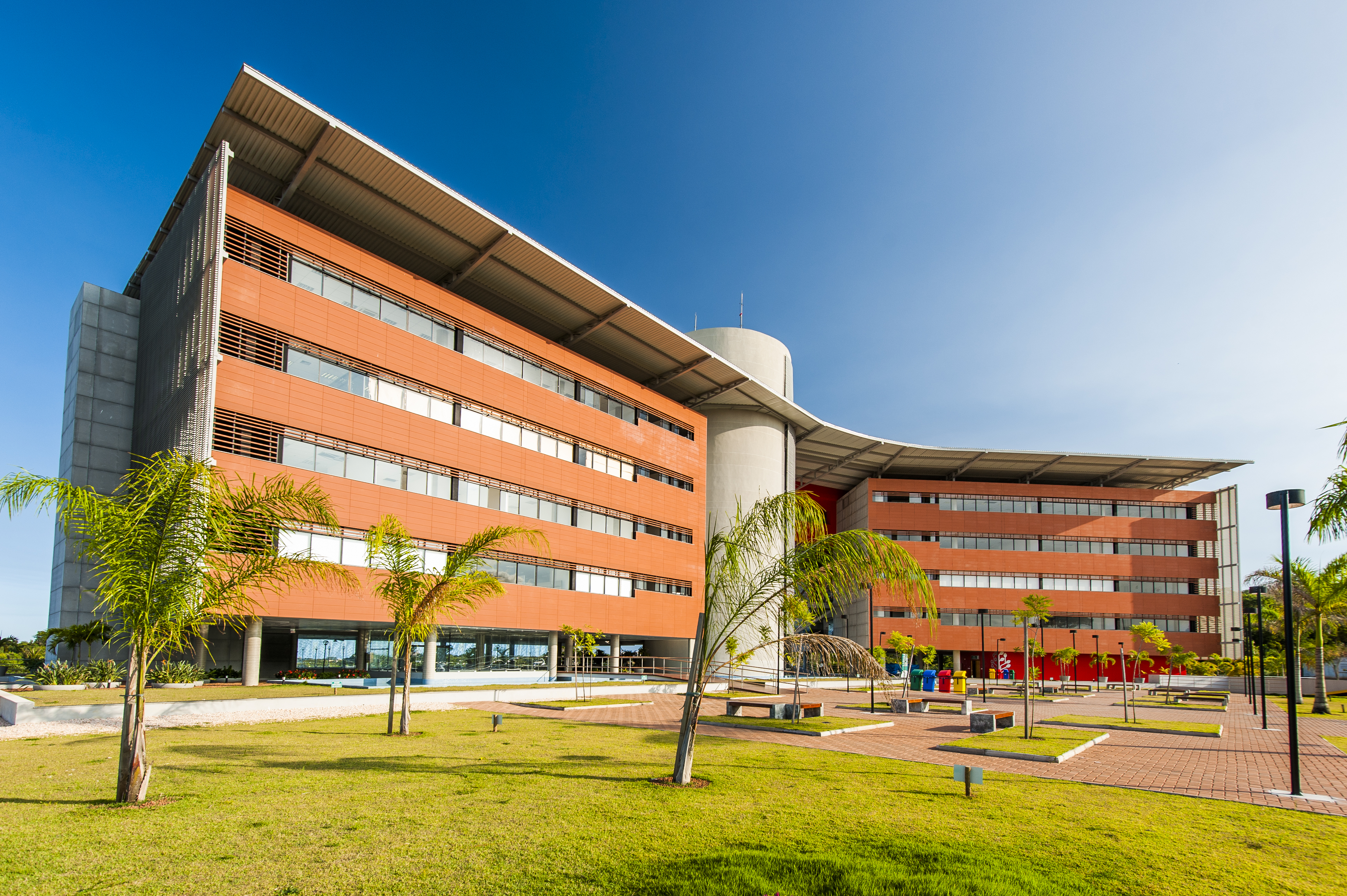 O Tecnocentro foi projetado para abrigar empresas de Tecnologias da Comunicação e Informação, desenvolver pesquisa  em bioinformática, biosensores e desenvolvimento de softwares. Foto: Reprodução SECTI.