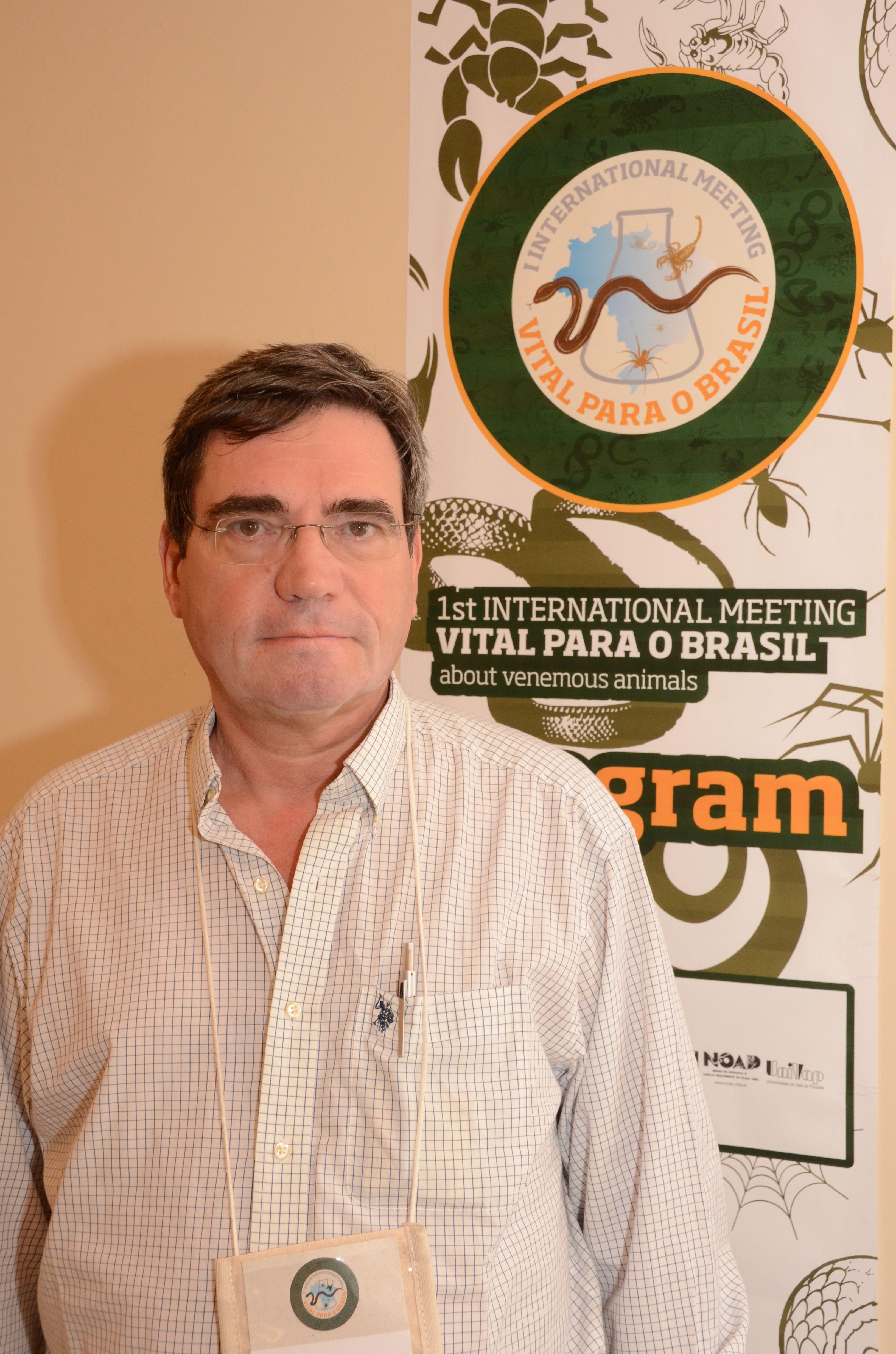 “Quero convencer os meus interlocutores de que não é possível organizar o tratamento de pacientes corretamente se não se sabe exatamente a situação. Um melhor conhecimento da epidemiologia deve promover uma melhor gestão dos casos” - Jean Phillipe Chippaux “Quero convencer os meus interlocutores de que não é possível organizar o tratamento de pacientes corretamente se não se sabe exatamente a situação. Um melhor conhecimento da epidemiologia deve promover uma melhor gestão dos casos” - Jean Phillipe Chippaux