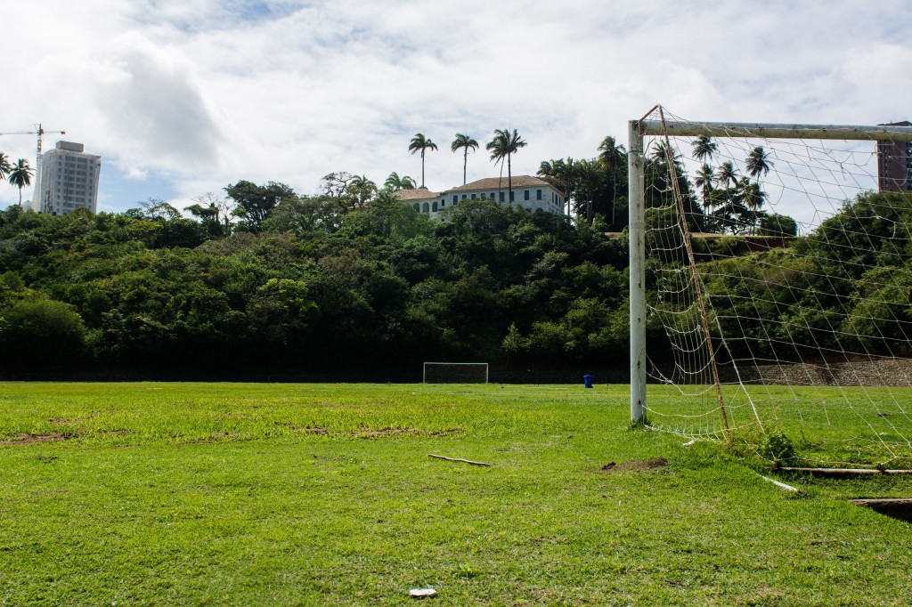 O campo do CEFE, muito bem conservado, é o grande destaque do centro | Foto: Natácia Guimarães