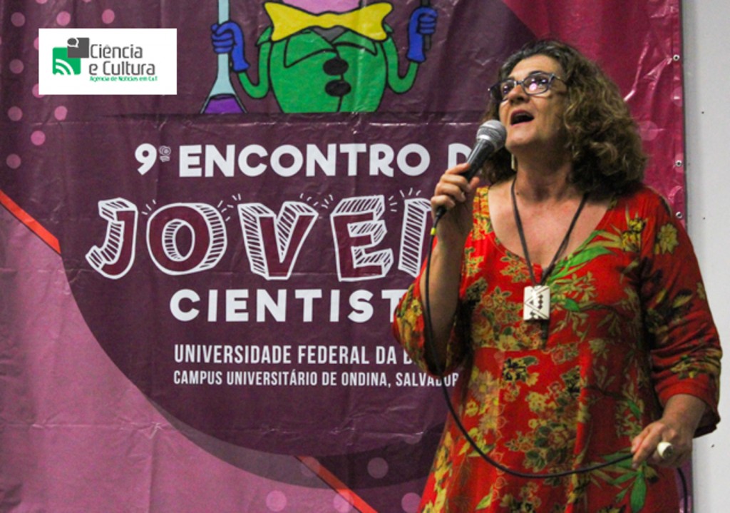 Professora Simone Bortoliero apresentou a campanha "Todos podem fazer ciência"/ Fonte: L. Costa